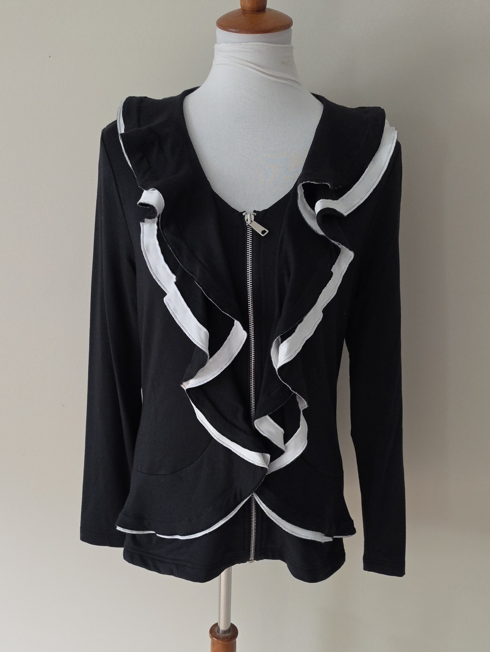 Neiman Marcus Black and White Full Zip Ruffle Cardigan Jacket